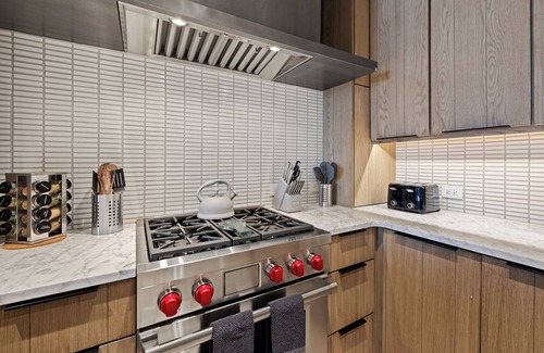 Jackson Condo | Elegant Fall Escape | Views, Hot Tub & Dining