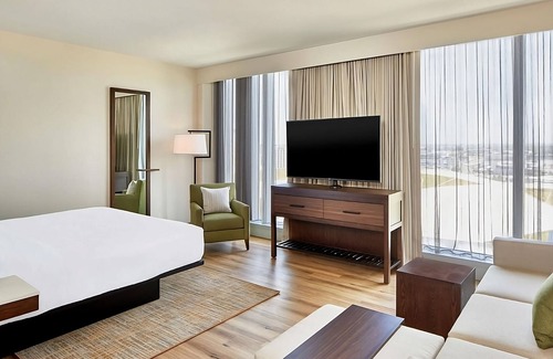 Sobro Hotel | Elegant Stay in the Heart of the City! Swimming Pool, Kitchenette, Pets Allowed!