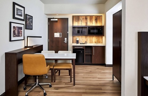 Sobro Hotel | Elegant Stay in the Heart of the City! Swimming Pool, Kitchenette, Pets Allowed!