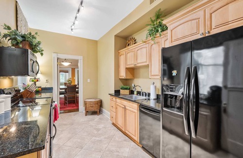 Old Louisville Condo | Elegant Victorian: Heart of Old Louisville