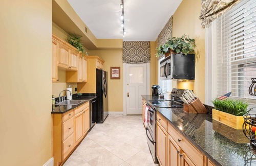 Old Louisville Condo | Elegant Victorian: Heart of Old Louisville