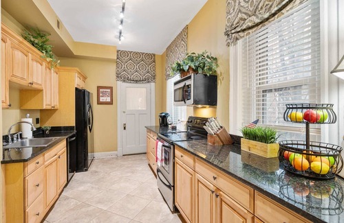 Old Louisville Condo | Elegant Victorian: Heart of Old Louisville