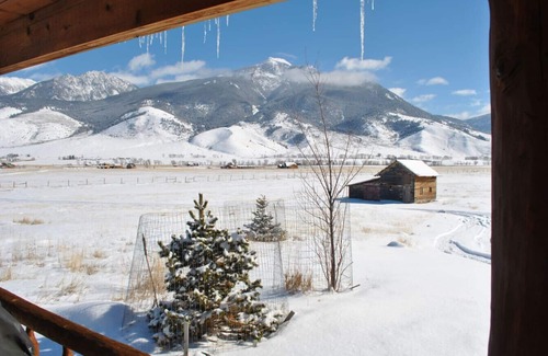 Livingston Cabin | Elk Ridge cabin with great views near Yellowstone