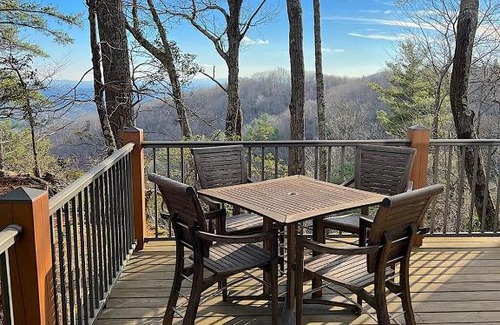 Apple Ridge Villa | Elkhorn Rustic Blowing Rock Cabin Amazing Views