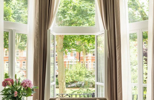 Earl's Court Hotel | Ellen Kensington