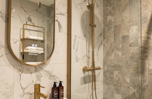 Earl's Court Hotel | Ellen Kensington