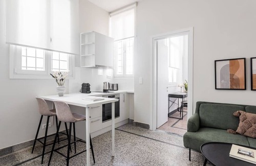 Plaka Apartment | Elysian 1BR Apartment in Plaka 3