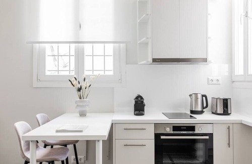 Plaka Apartment | Elysian 1BR Apartment in Plaka 3
