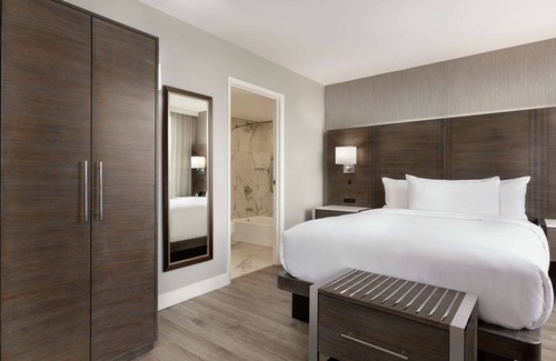 Pointe Claire Hotel | Embassy Suites by Hilton Montreal Airport