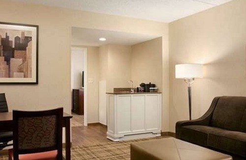 Beachwood Hotel | Embassy Suites by Hilton Cleveland Beachwood