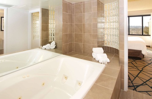Tigard Hotel | Embassy Suites by Hilton Portland Tigard