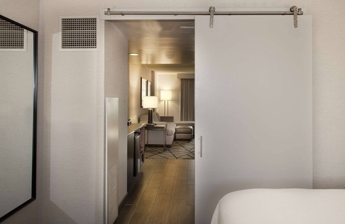 Tigard Hotel | Embassy Suites by Hilton Portland Tigard