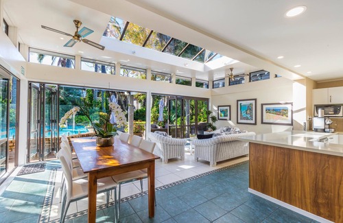 Takapuna Hotel | Emerald Inn
