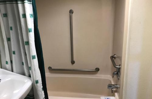 Absecon Hotel | Empire Inn & Suites Absecon/Atlantic City