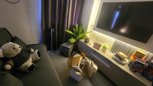 Trece Martires Hotel | Empress Suite SMDC Hope Residences CONDOTEL with UNLIWIFI