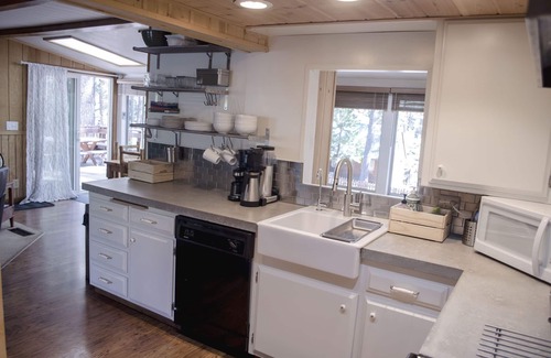 Kings Beach House | Enchanted Cabin - Walk to Lake, Hot tub & Pet Friendly!