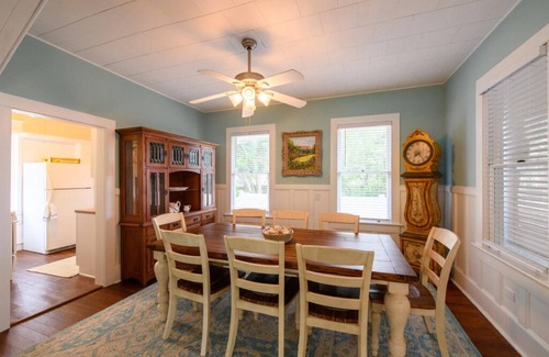 Stuart Cottage | ENCHANTED COTTAGE AT OLD COLORADO INN