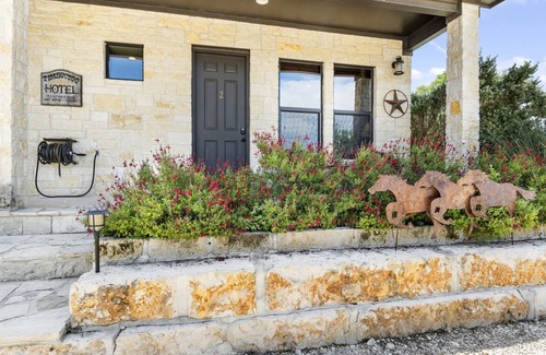 Bandera Cottage | Enchanting Cottage Suite Haven near Medina River in Texas
