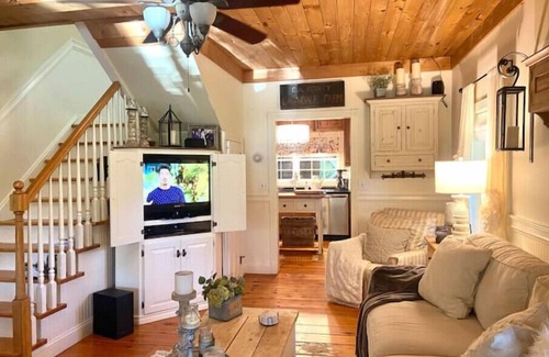 Manchester House | Enchanting, romantic and fun river getawayn