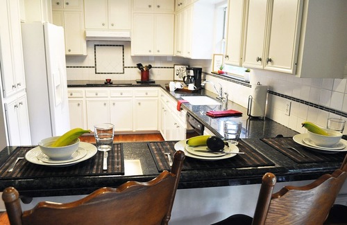 Gruene House | Enjoy life on the river! Spacious home! Views! Wildlife! 1 mile from Gruene!