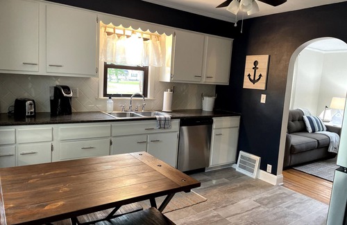 Conneaut House | Enjoy the breathtaking Lake Erie sunsets at our family-friendly property.