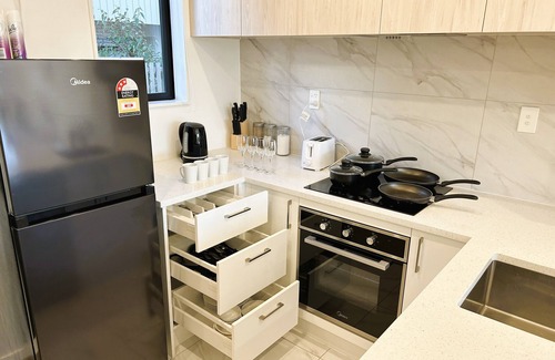 Auckland House | Entire Modern 2-Bedroom Townhouse, 10 min to Airport/Sylvia Park