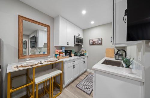 La Presa House | Entire Private Studio with 1 King Bed, Full Kitchen, Gated Yard, Available Now