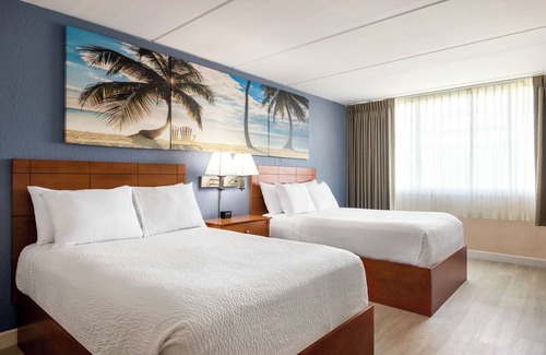 Ludlam Hotel | enVision Hotel Miami International Airport