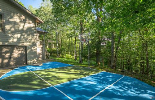 Wolf Laurel House | Epic Home Sleeps 20-Basketball Court-Hot Tub-Sauna