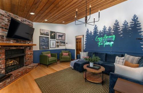 Wolf Laurel House | Epic Home Sleeps 20-Basketball Court-Hot Tub-Sauna