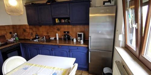 Kassel House | Erdgeschoss Wohnung, 1 Doppelzimmer, sowie eigene Küche, Badezimmer und WC, inkl Gratis Frühstück und Parkplätze, Free WiFi