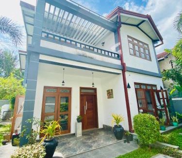 Wadduwa House | Erin Orr Villa