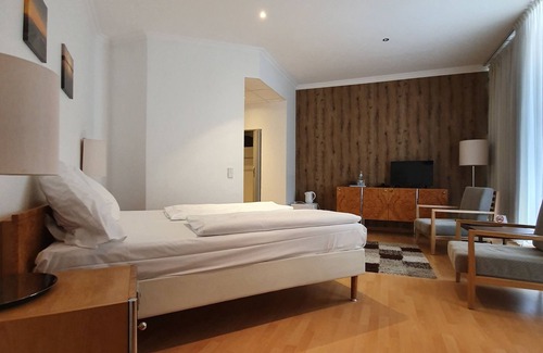 Neukoelln Hotel | Erlanger Hof