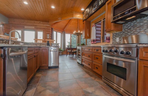 Mears Cabin | Escape to Nature. Indulge in Comfort. Create Unforgettable Memories.