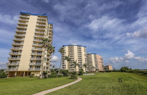 South Island Condo | Estero Beach and Tennis 703b