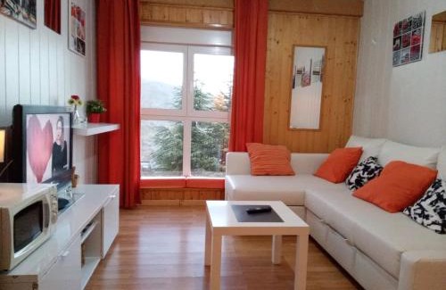 Pradollano Apartment | ESTUDIO ALCAZABA, Summer