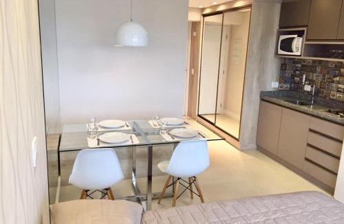 Reboucas Apartment | Estudio moderno com linda vista para a Serra