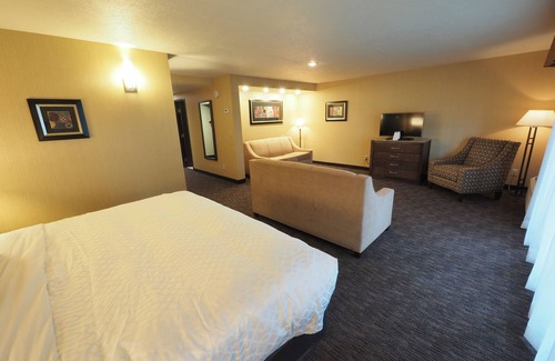 Cadillac Hotel | Evergreen Resort