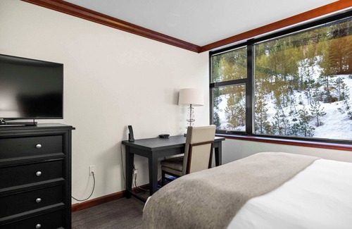 Olympic Valley Resort | Everline Resort- Forest View
