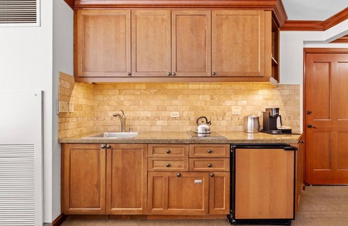 Olympic Valley Resort | Everline ‘Resort Chair’ Corner Suite; Ski In/Out @Palisades