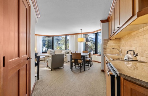 Olympic Valley Resort | Everline ‘Resort Chair’ Corner Suite; Ski In/Out @Palisades