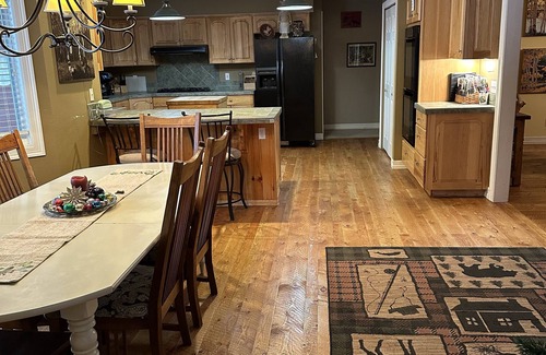 Grand Lake House | Excellent reviews. Perfect for ALL ages-families, kids, dogs allowed. Hot tub!