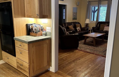 Grand Lake House | Excellent reviews. Perfect for ALL ages-families, kids, dogs allowed. Hot tub!