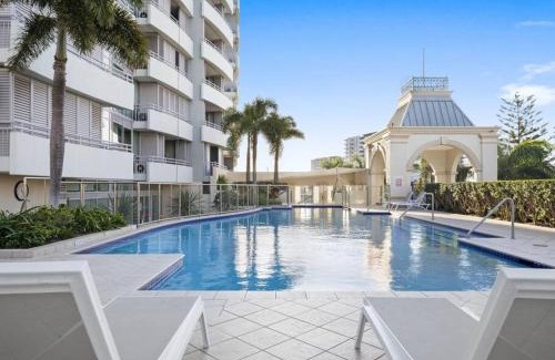Labrador Apartment | Exceptional Luxury ~ Broadwater Beauty ~ Free Parking ~ Top Location