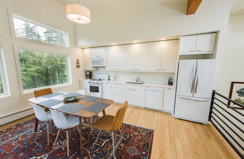 West Juneau House | Exceptional view, style and comfort-The Salty Suite