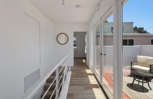 Venice House | Exclusive 2BD 3BA with Balcony