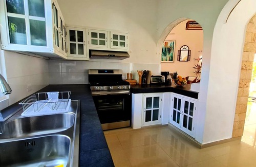 La Mulata Villa | Exclusive Luxury Getaway: 6 BRM Tropical Villa, Just 5 Minutes from Beaches