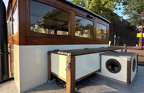 Amsterdam City Centre Boat Rental | Exclusive: Luxury Houseboat in the Amstel River!