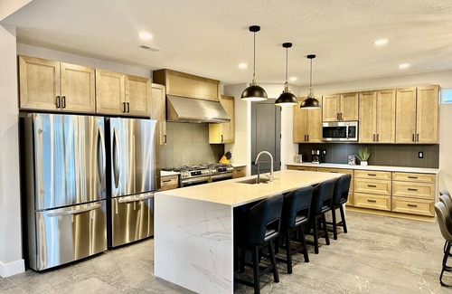 Moab South Valley House | Exclusive Retreats Desert Vista Retreat- Moab Estate for Large Groups- Pool, Spa