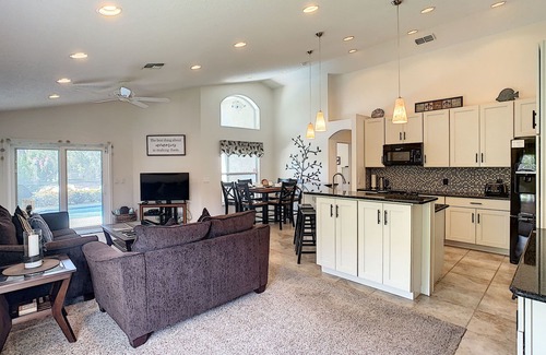 Haines City House | Executive Home, private pool within a gated community and on a Golfcourse